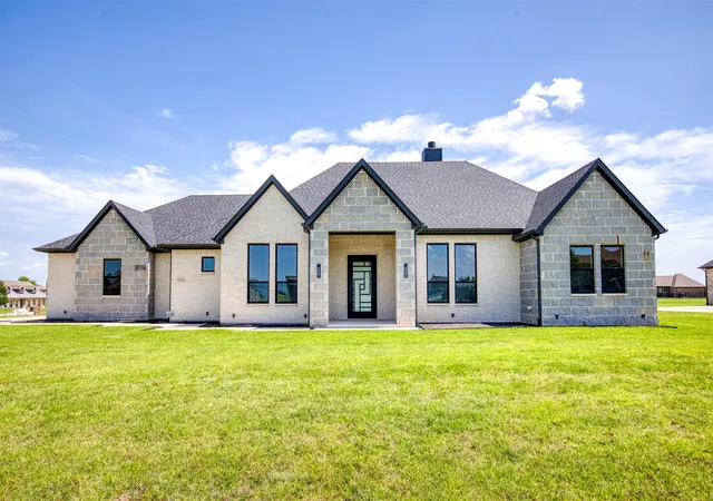 Photo 1 of Single family home for sale at 1333 Canyon Lake Rd, Wills Point, TX 75169 | MLS# 21163762 | Listing updated on 2026-07-10