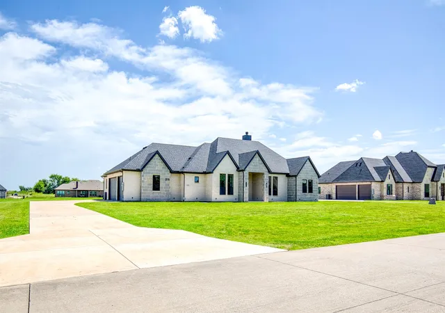 Photo 2 of Single family home for sale at 1333 Canyon Lake Rd, Wills Point, TX 75169 | MLS# 21163762 | Listing updated on 2026-07-10