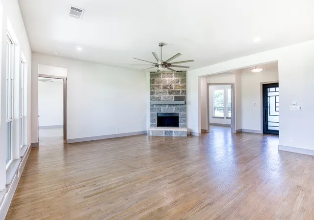 Photo 3 of Single family home for sale at 1333 Canyon Lake Rd, Wills Point, TX 75169 | MLS# 21163762 | Listing updated on 2026-07-10