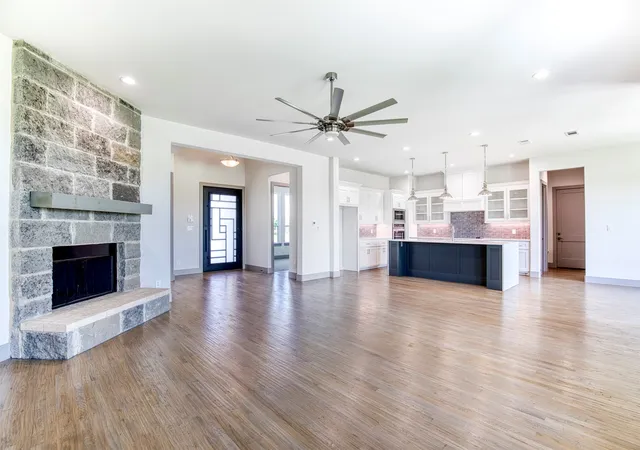 Photo 4 of Single family home for sale at 1333 Canyon Lake Rd, Wills Point, TX 75169 | MLS# 21163762 | Listing updated on 2026-07-10