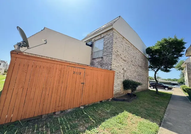Photo 2 of Townhouse for sale at 2113 Trellis Pl, Richardson, TX 75081 | MLS# 21164052 | Listing updated on 2026-07-24