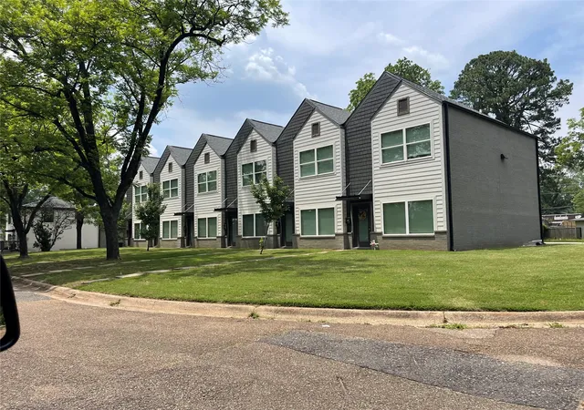 Photo 1 of Multi family home for sale at 806 W 32nd St, Texarkana, TX 75503 | MLS# 21133419 | Listing updated on 2026-07-09