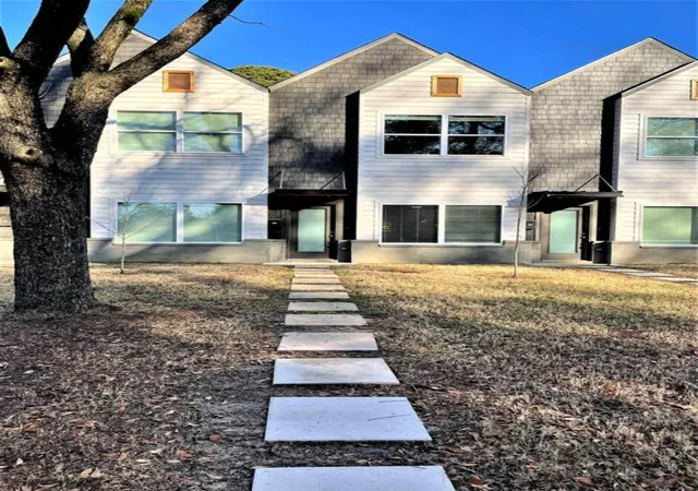 Photo 3 of Multi family home for sale at 806 W 32nd St, Texarkana, TX 75503 | MLS# 21133419 | Listing updated on 2026-07-09