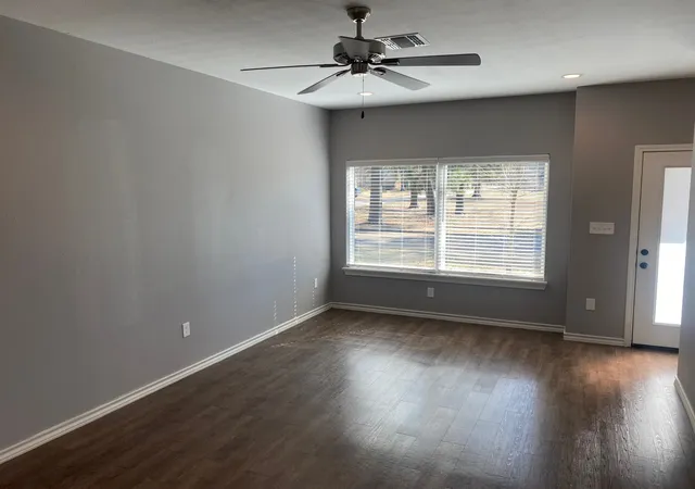 Photo 3 of Multi family home for sale at 806 W 32Nd St, Texarkana, TX 75503 | MLS# 21133419 | Listing updated on 2026-07-09