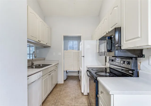 Photo 4 of Sale Pending at 5981 Arapaho #1106, Dallas, TX 75248 | MLS# 21163121 | Listing updated on 2026-08-28