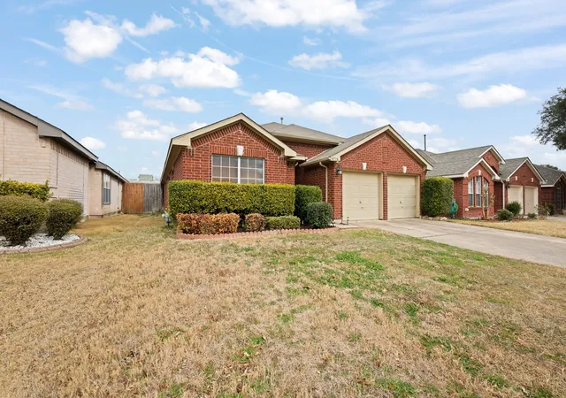 Photo 2 of Sale Pending at 6716 Stockton Dr, Fort Worth, TX 76132 | MLS# 21163448 | Listing updated on 2026-07-16