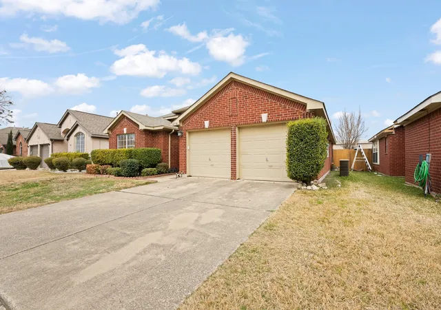 Photo 3 of Sale Pending at 6716 Stockton Dr, Fort Worth, TX 76132 | MLS# 21163448 | Listing updated on 2026-07-16