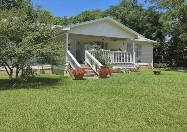 Homes for sale in Bonham, TX | 410 W 11th St, Bonham, TX 75418 | MLS# 21164321