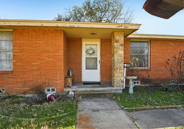 Photo 4 of Sale Pending at 7008 Briley Dr, North Richland Hills, TX 76180 | MLS# 21163335 | Listing updated on 2026-08-27