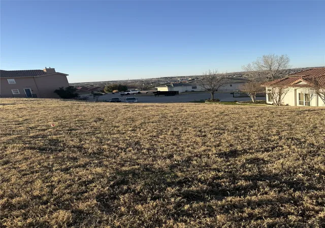 Photo 3 of Sale Pending at 7705 Lakeview Cir, Fort Worth, TX 76179 | MLS# 21158088 | Listing updated on 2026-09-22