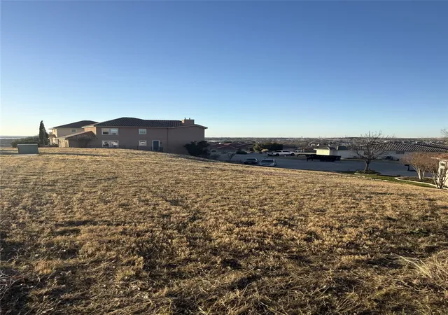 Photo 4 of Sale Pending at 7705 Lakeview Cir, Fort Worth, TX 76179 | MLS# 21158088 | Listing updated on 2026-09-22