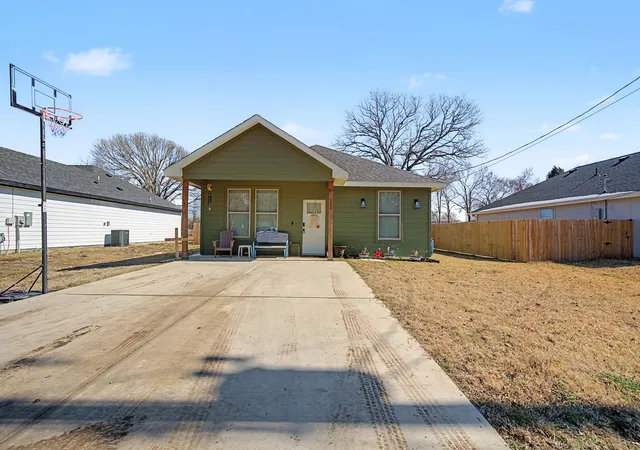Homes for sale in Malakoff, TX | 223 Harris Blvd, Malakoff, TX 75148 | MLS# 21160418