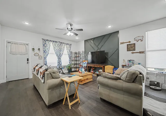 Photo 3 of Single family home for sale at 223 Harris Blvd, Malakoff, TX 75148 | MLS# 21160418 | Listing updated on 2026-08-28