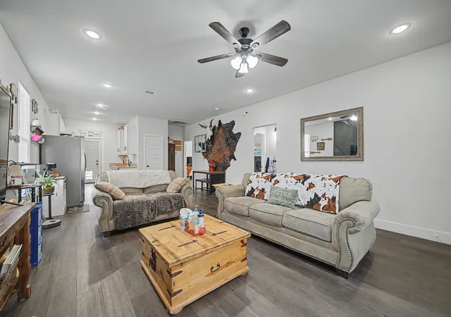 Photo 4 of Single family home for sale at 223 Harris Blvd, Malakoff, TX 75148 | MLS# 21160418 | Listing updated on 2026-08-28