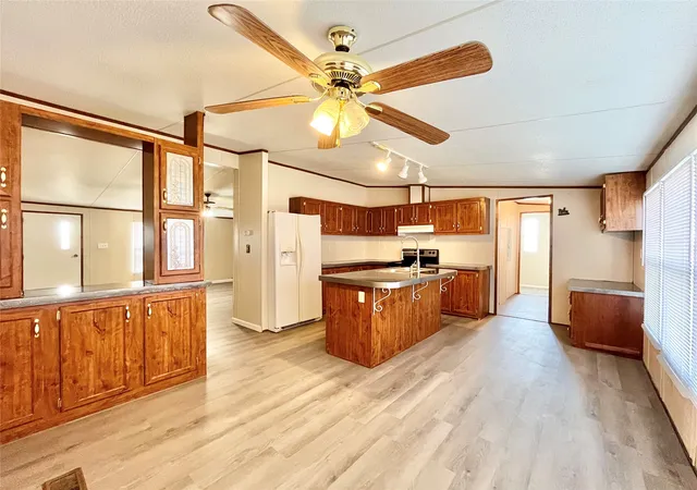 Photo 4 of Manufactured home for sale at 258 Pr 2698, Alvord, TX 76225 | MLS# 21162823 | Listing updated on 2026-08-21