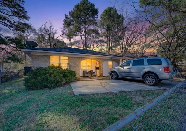 Photo 2 of Single family home for sale at 2791 Kelsey St, Shreveport, LA 71107 | MLS# 21164947 | Listing updated on 2026-08-18