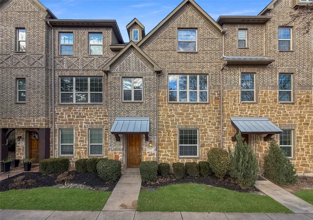Photo 1 of Townhouse for sale at 573 W Royal Ln, Irving, TX 75039 | MLS# 21163478 | Listing updated on 2026-08-27