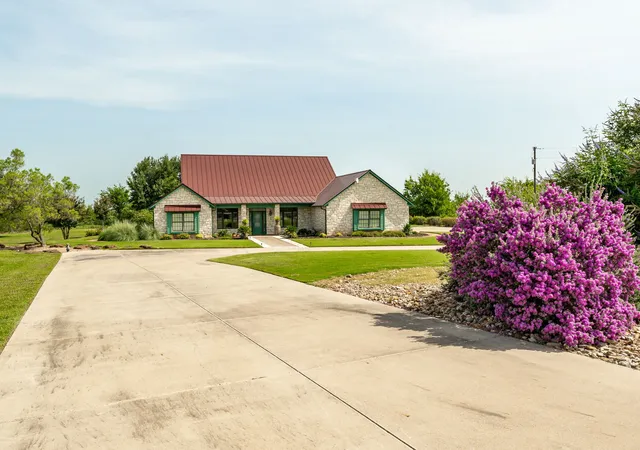 Homes for sale in Comanche, TX | 501 County Road 103, Comanche, TX 76442 | MLS# 21165207