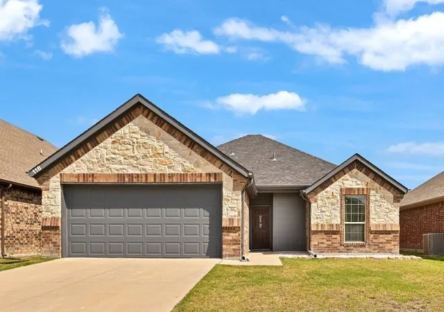 Photo 1 of Single family home for sale at 118 Cherokee St, Greenville, TX 75402 | MLS# 21165199 | Listing updated on 2026-09-16
