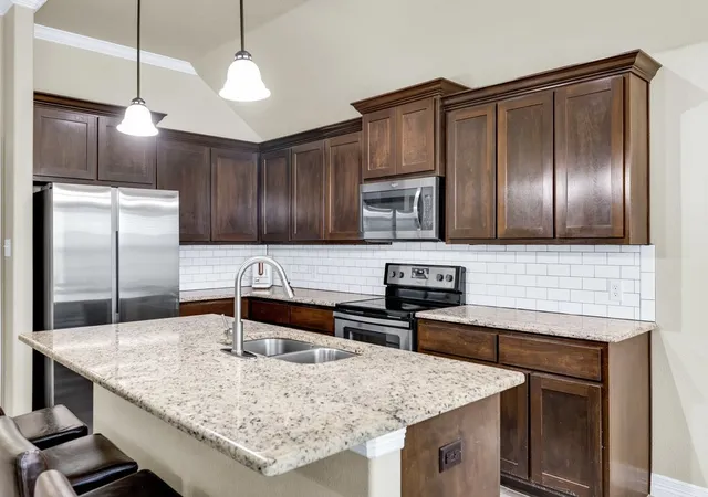 Photo 3 of Single family home for sale at 118 Cherokee St, Greenville, TX 75402 | MLS# 21165199 | Listing updated on 2026-09-16