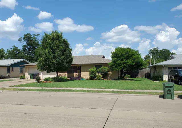 1st image of 503 Harriett St, Arlington, TX 76010 | MLS# 21165513