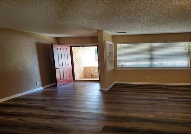 2nd image of 503 Harriett St, Arlington, TX 76010 | MLS# 21165513