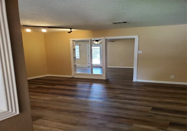 3rd image of 503 Harriett St, Arlington, TX 76010 | MLS# 21165513