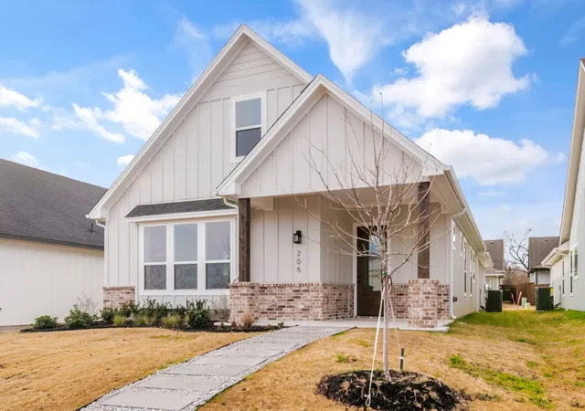 Homes for sale in Justin, TX | 205 W 7Th St, Justin, TX 76247 | MLS# 21165522