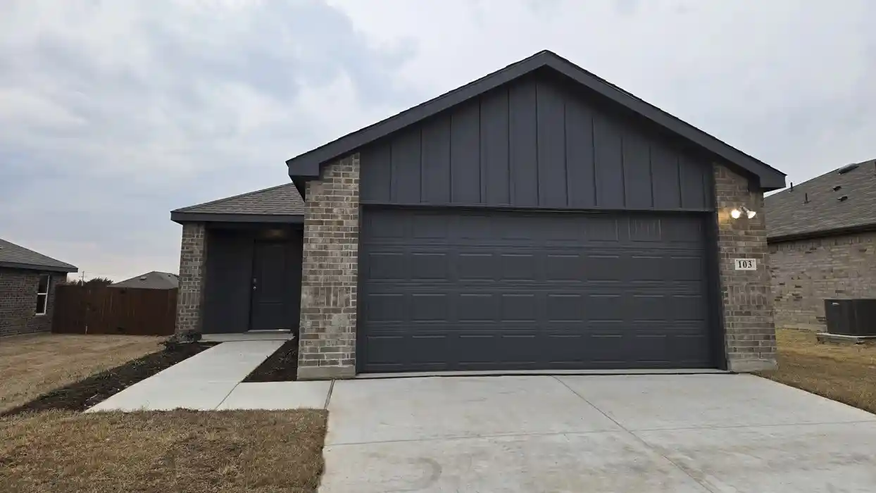 Photo 1 of Sale Pending at 103 Choctaw Dr, Leonard, TX 75452 | MLS# 21165632 | Listing updated on 2026-10-21
