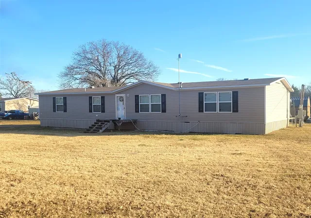 Homes for sale in Kemp, TX | 1800 County Road 2105, Kemp, TX 75143 | MLS# 21165803