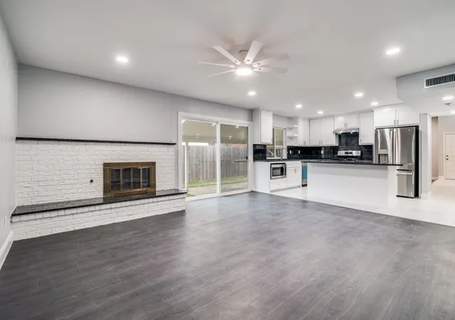 Photo 4 of Single family home for sale at 4312 Crestover Dr, Mesquite, TX 75150 | MLS# 21165716 | Listing updated on 2026-08-24