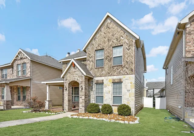 Homes for sale in Aubrey, TX | 1049 Marietta Ln, Aubrey, TX 76227 | MLS# 21160542
