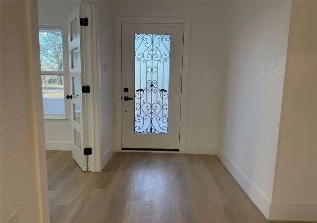 Photo 4 of Sale Pending at 129 Oak Trl, Burleson, TX 76028 | MLS# 21164341 | Listing updated on 2026-08-04