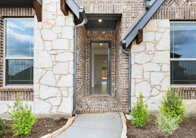 Photo 3 of Sale Pending at 2406 Drummond St, Forney, TX 75126 | MLS# 21165954 | Listing updated on 2026-10-05
