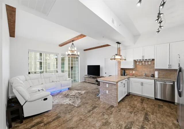 Photo 3 of Condo for sale at 3225 Turtle Creek Blvd #829, Dallas, TX 75219 | MLS# 21159324 | Listing updated on 2026-08-25