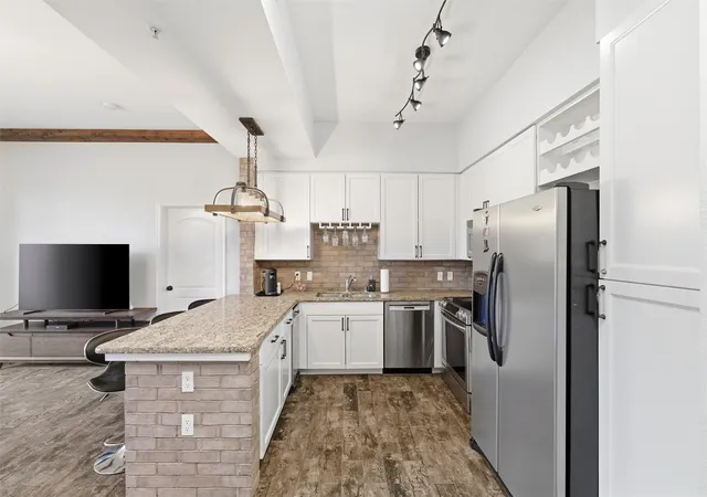 Photo 4 of Condo for sale at 3225 Turtle Creek Blvd #829, Dallas, TX 75219 | MLS# 21159324 | Listing updated on 2026-08-25