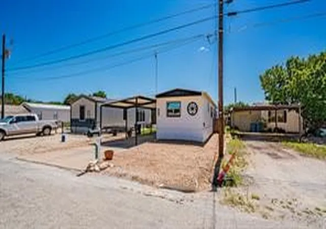 2nd image of 6606 Dayla Ct, Granbury, TX 76049 | MLS# 21166099