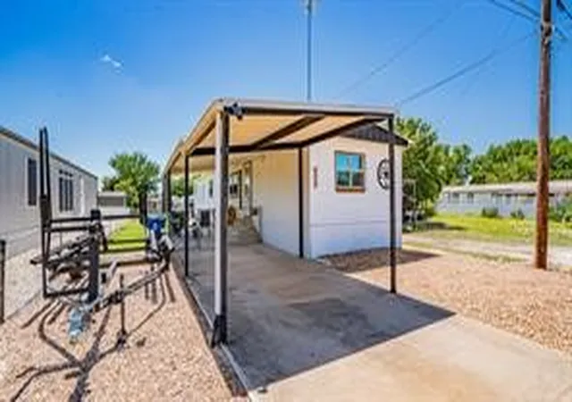 image of 6606 Dayla Ct, Granbury, TX 76049 | MLS# 21166099