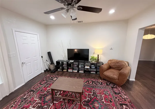 Photo 2 of Single family home for sale at 807 Kaufman St, Waxahachie, TX 75165 | MLS# 21166211 | Listing updated on 2026-08-24