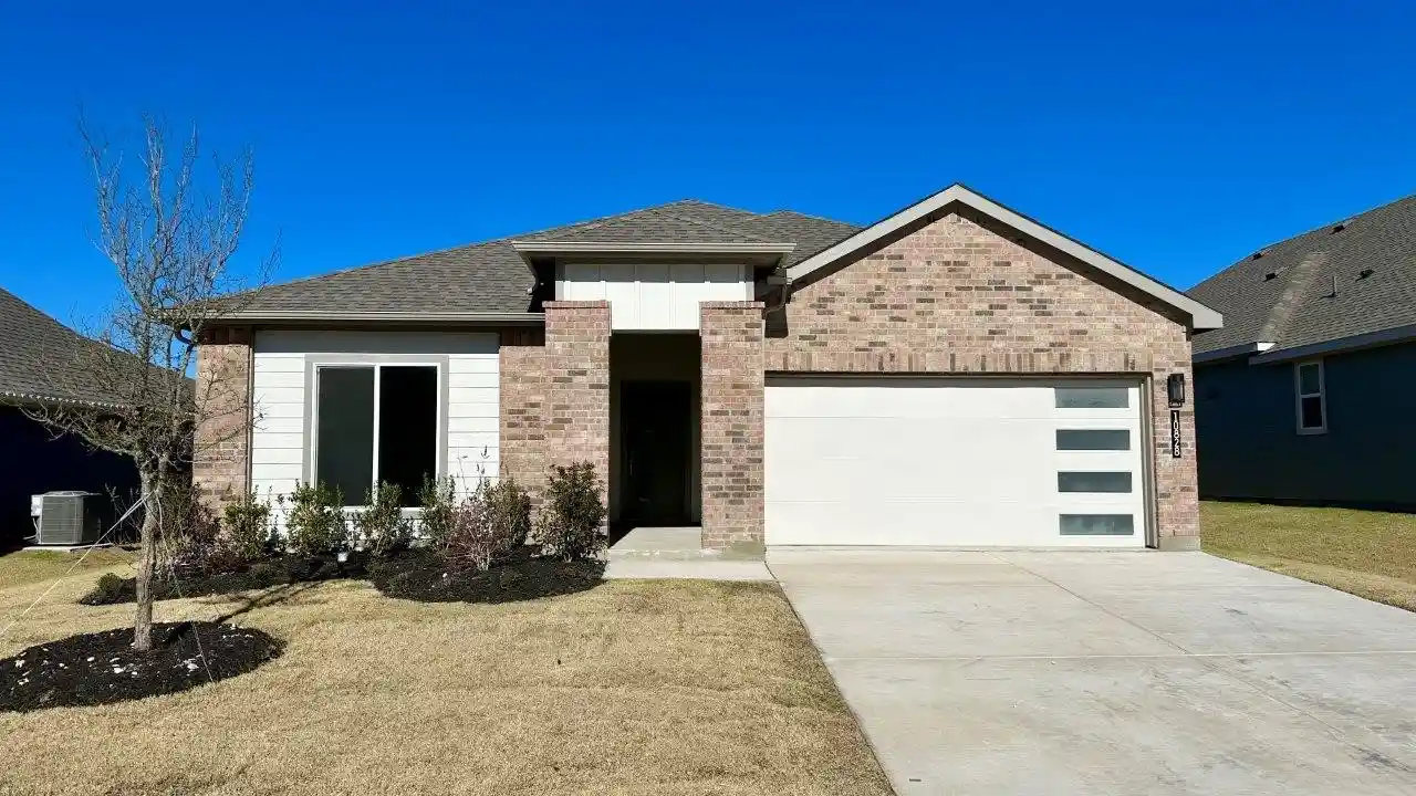 Photo 1 of Sale Pending at 10828 Black Onyx Dr, Crowley, TX 76036 | MLS# 21166021 | Listing updated on 2026-06-30