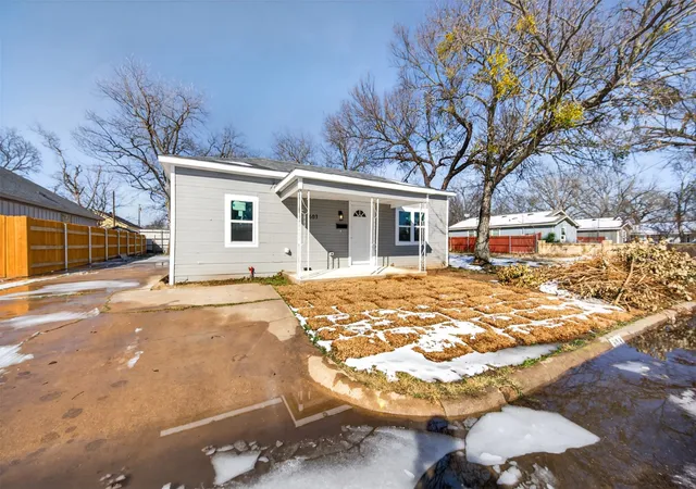 Homes for sale in Cleburne, TX | 603 E Willingham St, Cleburne, TX 76031 | MLS# 21164527