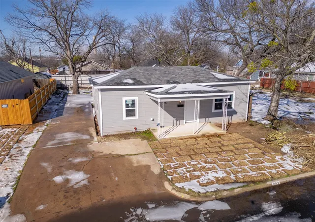 Homes for sale in Cleburne, TX | 603 E Willingham St, Cleburne, TX 76031 | MLS# 21164527