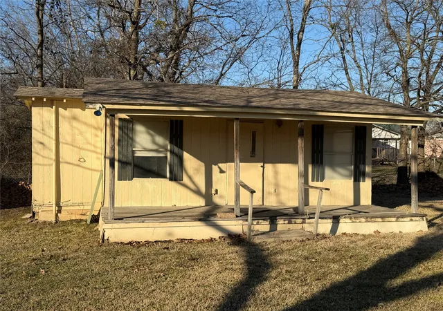 3rd image of 234 Texas St, Wills Point, TX 75169 | MLS# 21154031