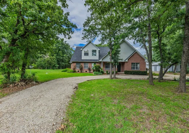 Photo 2 of Single family home for sale at 3051 County Road 3312, Greenville, TX 75402 | MLS# 21160030 | Listing updated on 2026-10-06