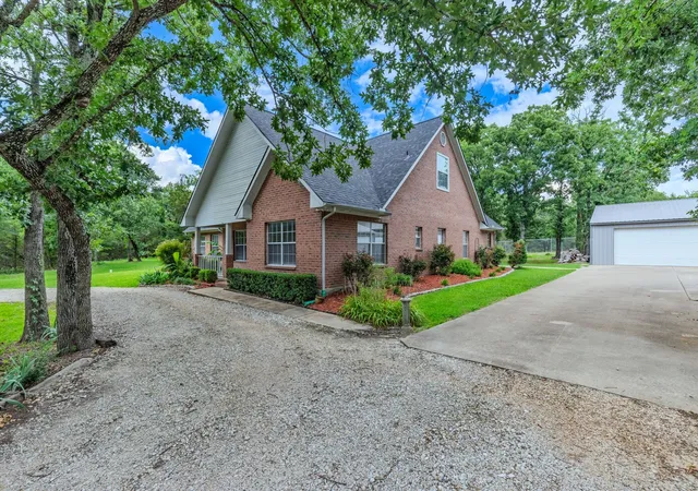 Photo 3 of Single family home for sale at 3051 County Road 3312, Greenville, TX 75402 | MLS# 21160030 | Listing updated on 2026-10-06