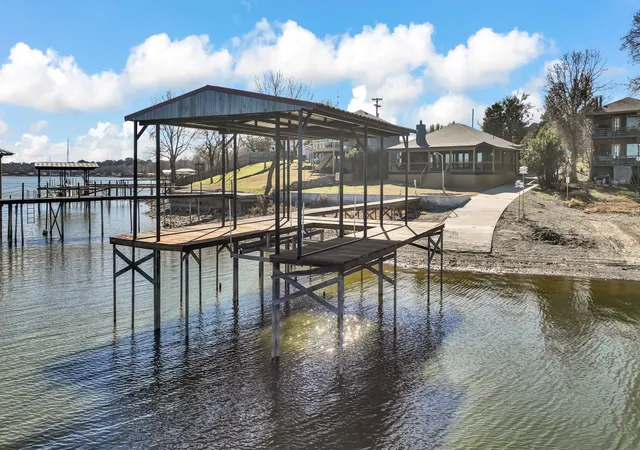 Photo 1 of Single family home for sale at 1004 W Lake Dr, Weatherford, TX 76087 | MLS# 21166190 | Listing updated on 2026-08-18