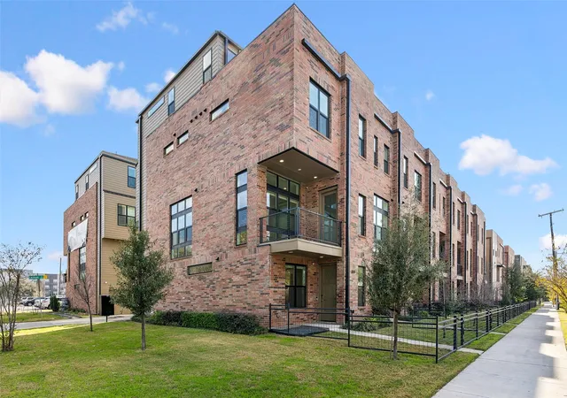 Photo 2 of Townhouse for sale at 3081 Chimes St, Dallas, TX 75219 | MLS# 21165538 | Listing updated on 2026-09-21