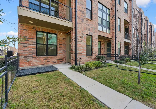 Photo 3 of Townhouse for sale at 3081 Chimes St, Dallas, TX 75219 | MLS# 21165538 | Listing updated on 2026-09-21