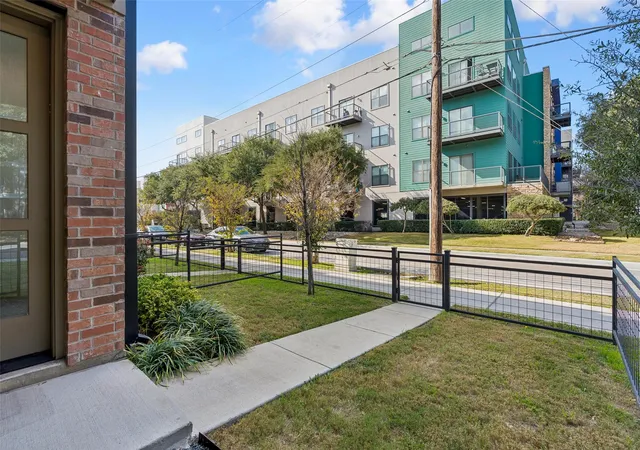 Photo 4 of Townhouse for sale at 3081 Chimes St, Dallas, TX 75219 | MLS# 21165538 | Listing updated on 2026-09-21