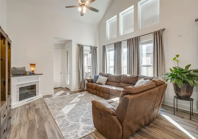 Photo 3 of Sale Pending at 2333 Stella Ln, Justin, TX 76247 | MLS# 21163159 | Listing updated on 2026-08-31